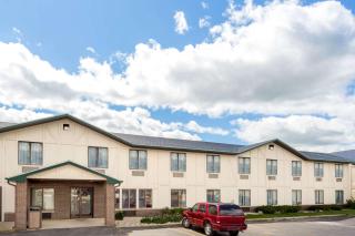 Delavan Inn and Suites - 5