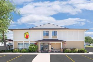 Super 8 by Wyndham Beaver Dam - Beaver Dam - 0