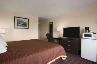 Super 8 by Wyndham Saginaw - Saginaw - 7