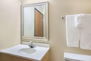 Super 8 by Wyndham Portales - Portales - 2