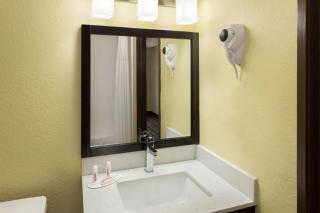 Super 8 by Wyndham Marietta - Marietta - 2