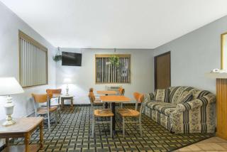 Super 8 by Wyndham Twinsburg/Cleveland Area - Twinsburg - 9