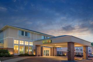Super 8 by Wyndham Menomonie WI - 0