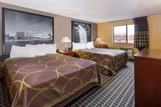 Super 8 by Wyndham Janesville - Janesville - 1