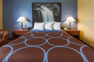 Super 8 by Wyndham Janesville - Janesville - 2