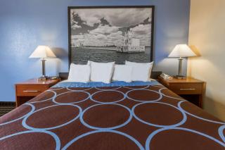 Super 8 by Wyndham Janesville - Janesville - 4
