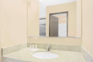 Boarders Inn & Suites by Cobblestone Hotels Waterloo Cedar Falls - 2