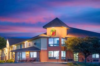 Super 8 by Wyndham Toledo - Toledo - 0