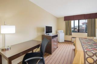 Super 8 by Wyndham Story City - 4