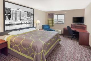 Super 8 by Wyndham Muscatine - Muscatine - 1