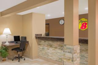 Super 8 by Wyndham Story City - 8