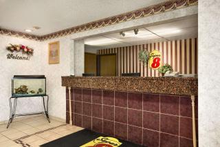 Super 8 by Wyndham Cameron - Cameron - 8