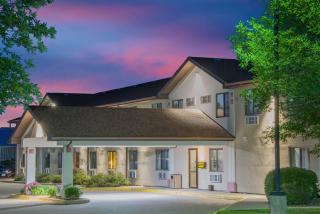 Super 8 by Wyndham Knoxville - Knoxville - 0