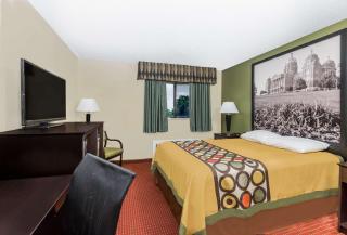 Super 8 by Wyndham Grinnell IA - Grinnell - 3