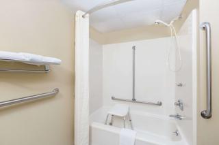 Super 8 by Wyndham Grinnell IA - Grinnell - 1