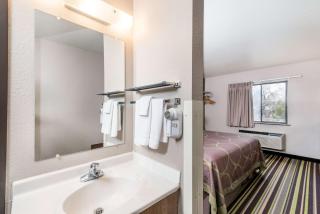 Super 8 by Wyndham Kalispell Glacier National Park - Kalispell - 2