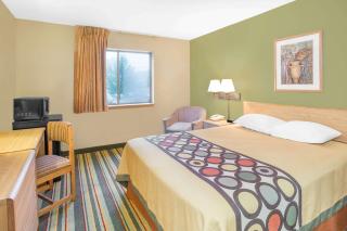 Super 8 by Wyndham East Moline - 7