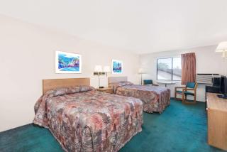 Super 8 by Wyndham Belle Fourche SD - 4