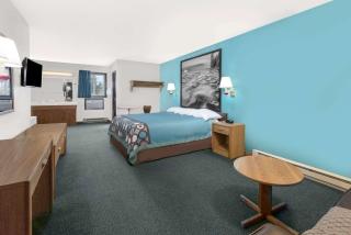 Super 8 by Wyndham Huron - Huron - 2