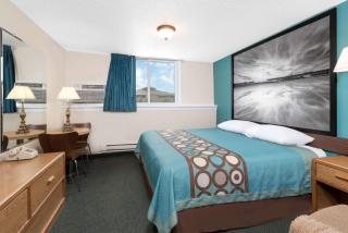 Super 8 by Wyndham Huron - Huron - 3