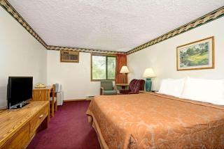 Super 8 by Wyndham Chaska - Chaska - 3