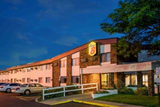 Super 8 by Wyndham Brooklyn Center/MPLS - Brooklyn Center - 0