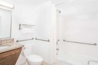 Super 8 by Wyndham Middletown - Middletown - 1