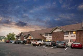 Super 8 by Wyndham St. Cloud - Saint Cloud - 2