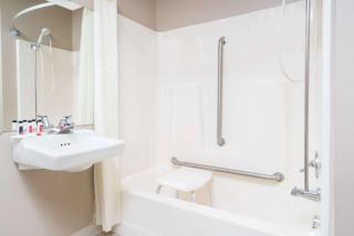 Super 8 by Wyndham St. Cloud - Saint Cloud - 8