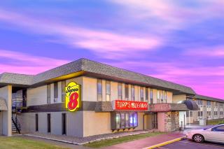 Super 8 by Wyndham Windsor/Madison North - Windsor - 0