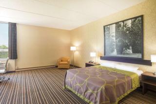 Super 8 by Wyndham Plattsburgh - Plattsburgh - 4