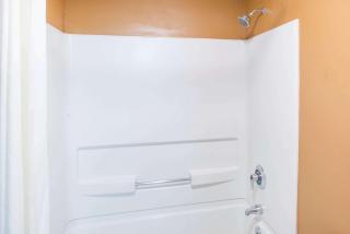 Super 8 by Wyndham Plattsburgh - Plattsburgh - 2
