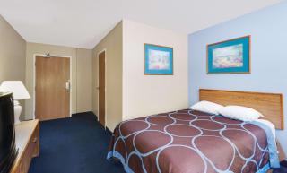 Super 8 by Wyndham Newburgh/West Point Stewart Intl Airport - Newburgh - 1