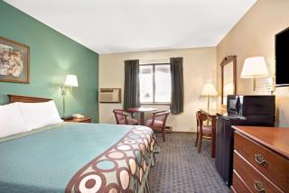 Super 8 by Wyndham Hudson - Hudson - 1