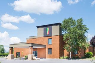 Super 8 by Wyndham Plattsburgh - Plattsburgh - 6