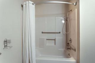 Super 8 by Wyndham Hartford WI - Hartford - 4