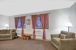 Super 8 by Wyndham Ticonderoga - 8