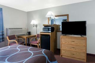 Super 8 by Wyndham Wisconsin Dells - Wisconsin Dells - 5