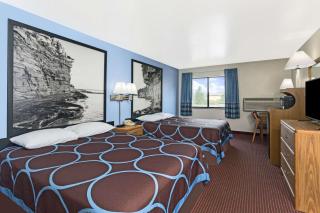 Super 8 by Wyndham Wisconsin Dells - Wisconsin Dells - 3
