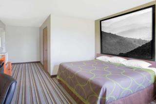 Super 8 by Wyndham Abingdon VA - Abingdon - 1