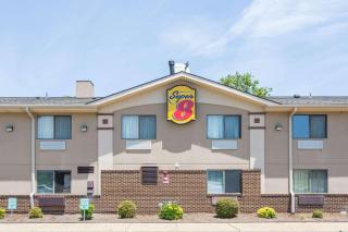 Super 8 by Wyndham Hampton - Hampton - 0