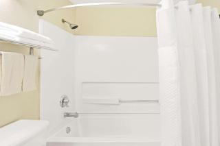 Super 8 by Wyndham Newport News/Jefferson Ave. - Newport News - 8