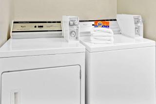 Super 8 by Wyndham Newport News/Jefferson Ave. - Newport News - 1
