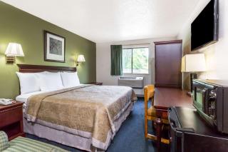 Super 8 by Wyndham Hampton - Hampton - 2