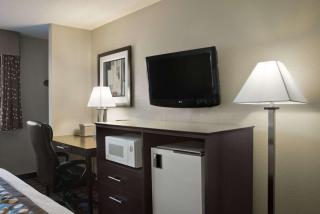 Super 8 by Wyndham Whitewater WI - Whitewater - 4
