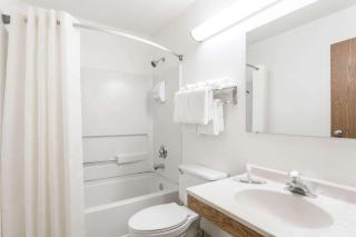 Super 8 by Wyndham Hampton - Hampton - 1