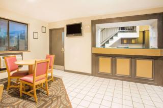 Super 8 by Wyndham Lexington VA - Lexington - 9
