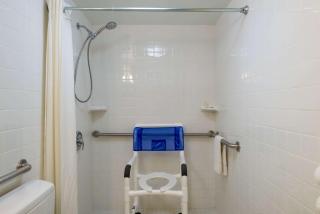 Super 8 by Wyndham White River Junction - 3