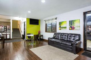 Super 8 by Wyndham Franklin - Franklin - 8