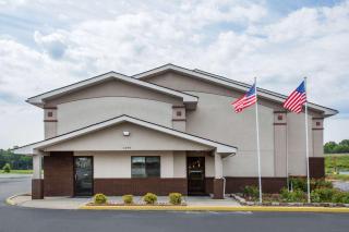Super 8 by Wyndham Franklin - Franklin - 9